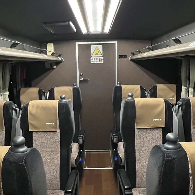 最後尾に清潔で広々と使えるパウダールームを完備